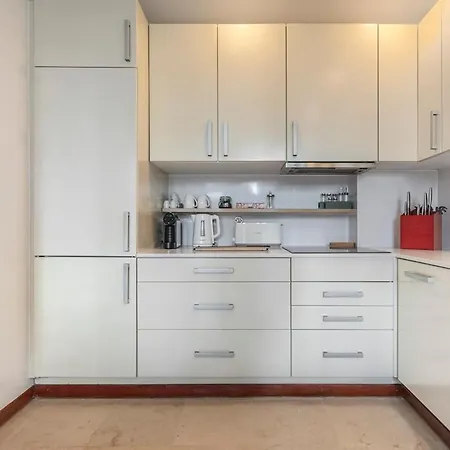 Jacaranda, Your Stylish Retreat In *