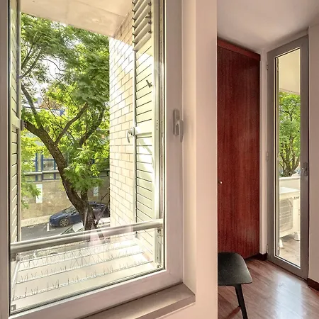 Jacaranda, Your Stylish Retreat In Daire *