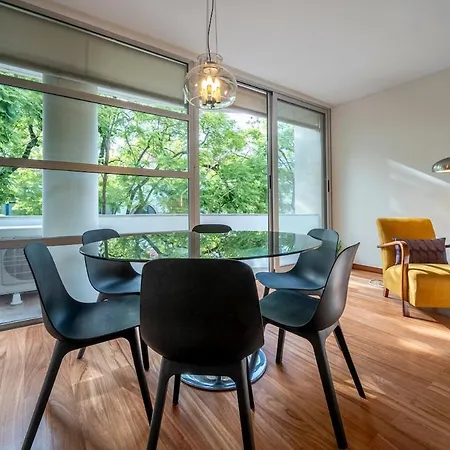 Daire Jacaranda, Your Stylish Retreat In *