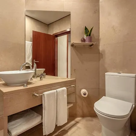 Jacaranda, Your Stylish Retreat In Apartment Lissabon