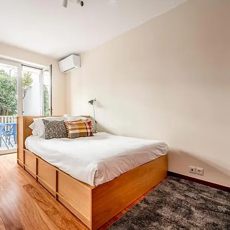 Jacaranda, Your Stylish Retreat In Apartment Lissabon
