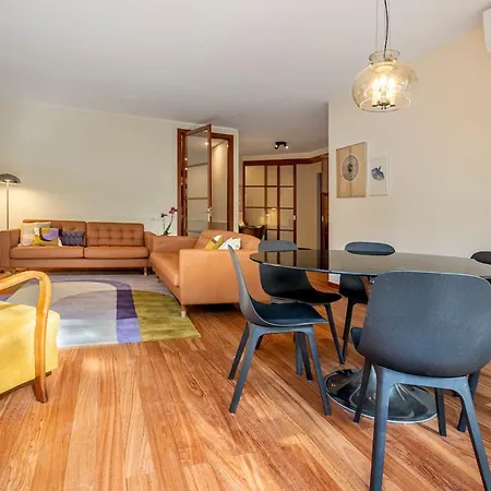 Jacaranda, Your Stylish Retreat In Apartment Lissabon