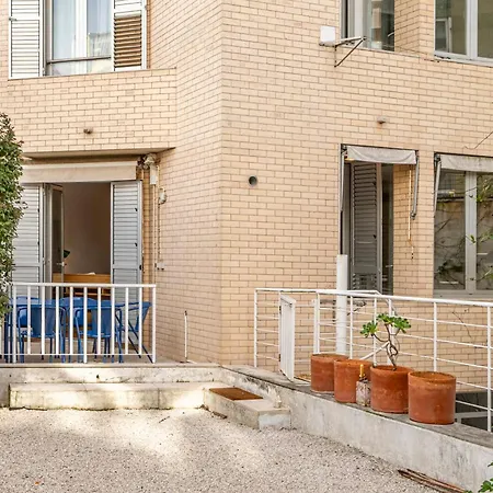 Spacious Saldanha Flat With Private Deck, Near Metro - Apartamento