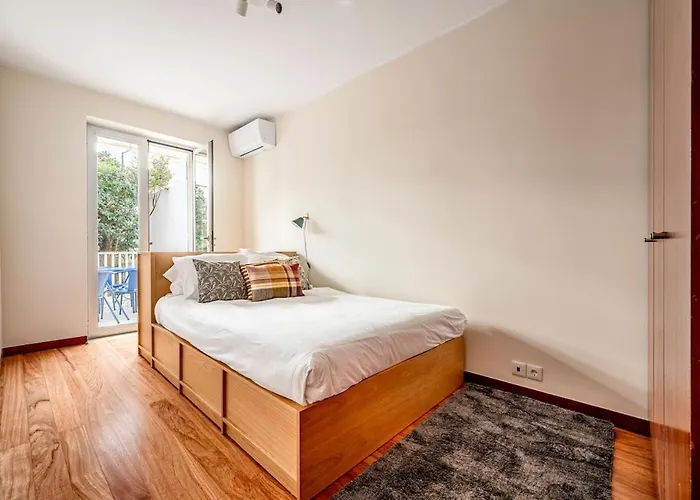 Jacaranda, Your Stylish Retreat In Appartement Lissabon