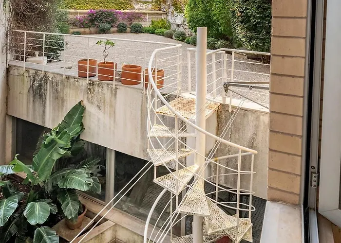 דירה Jacaranda, Your Stylish Retreat In