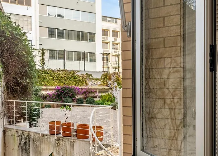 Jacaranda, Your Stylish Retreat In Appartement Lissabon