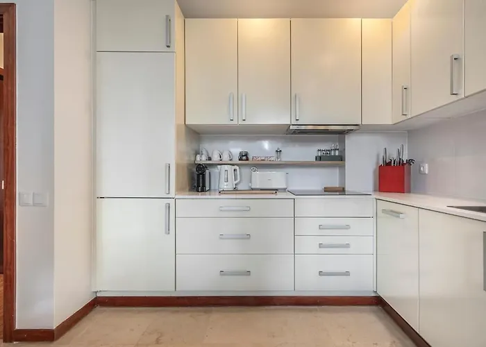 Jacaranda, Your Stylish Retreat In *