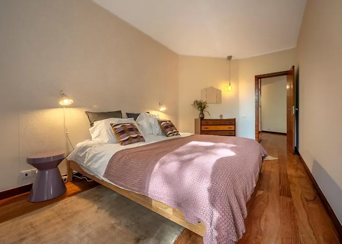 דירה Jacaranda, Your Stylish Retreat In