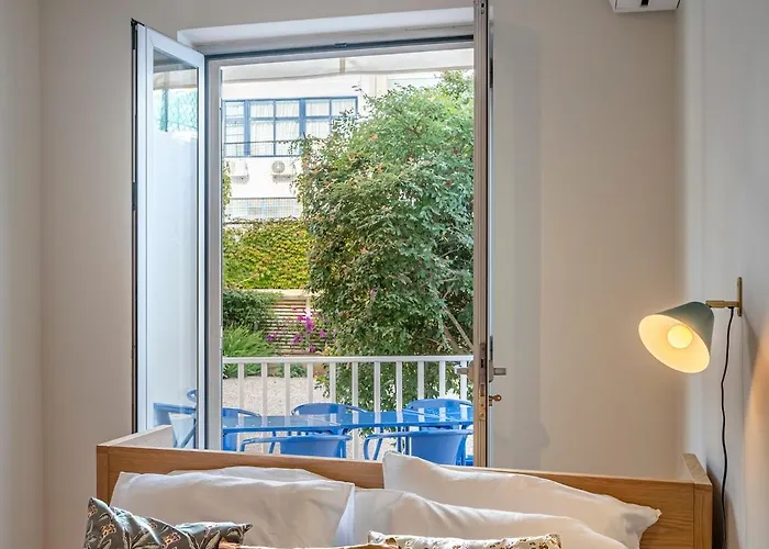 Jacaranda, Your Stylish Retreat In דירה *