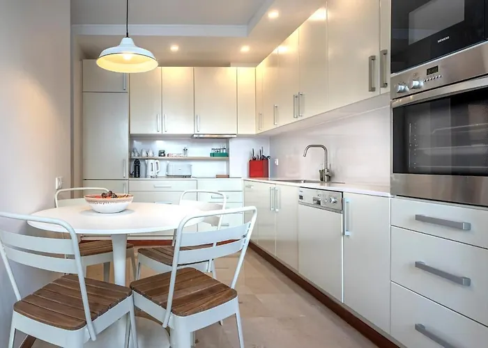 Jacaranda, Your Stylish Retreat In *