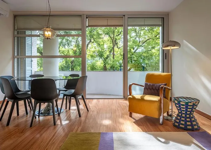 דירה Jacaranda, Your Stylish Retreat In